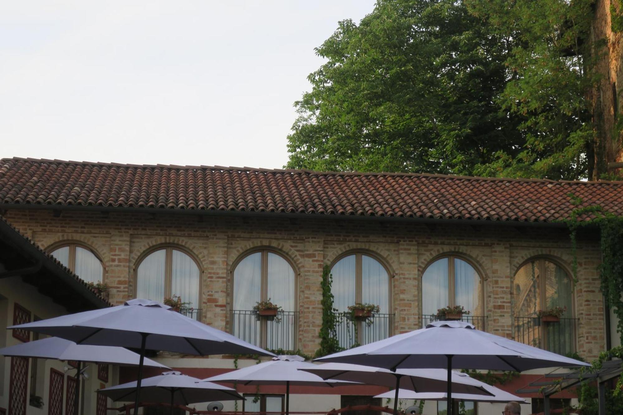 Foresteria Ristorante Conti Roero Monticello d'Alba Экстерьер фото